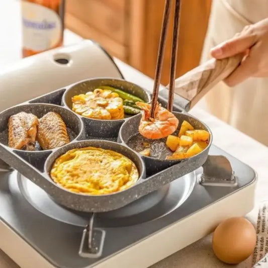 Антипригарная сковорода на 4 отделения для блинов и яичницы / Порционная сковорода для жарки яиц / Кухонная сковорода