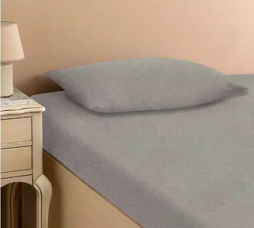 светло серая Простынь махровая на резинке с наволочками Anisa (220х240+30 см)