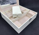 Шкатулка для украшений стеганая с большим откидывающимся зеркалом маленькая шкатулка внутри цвет слоновая кост