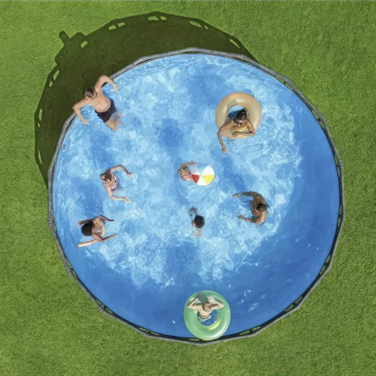 Каркасный круглый бассейн 549х132 см на 26 000 л с фильтр-насосом, лестницей, тентом Bestway 561KC