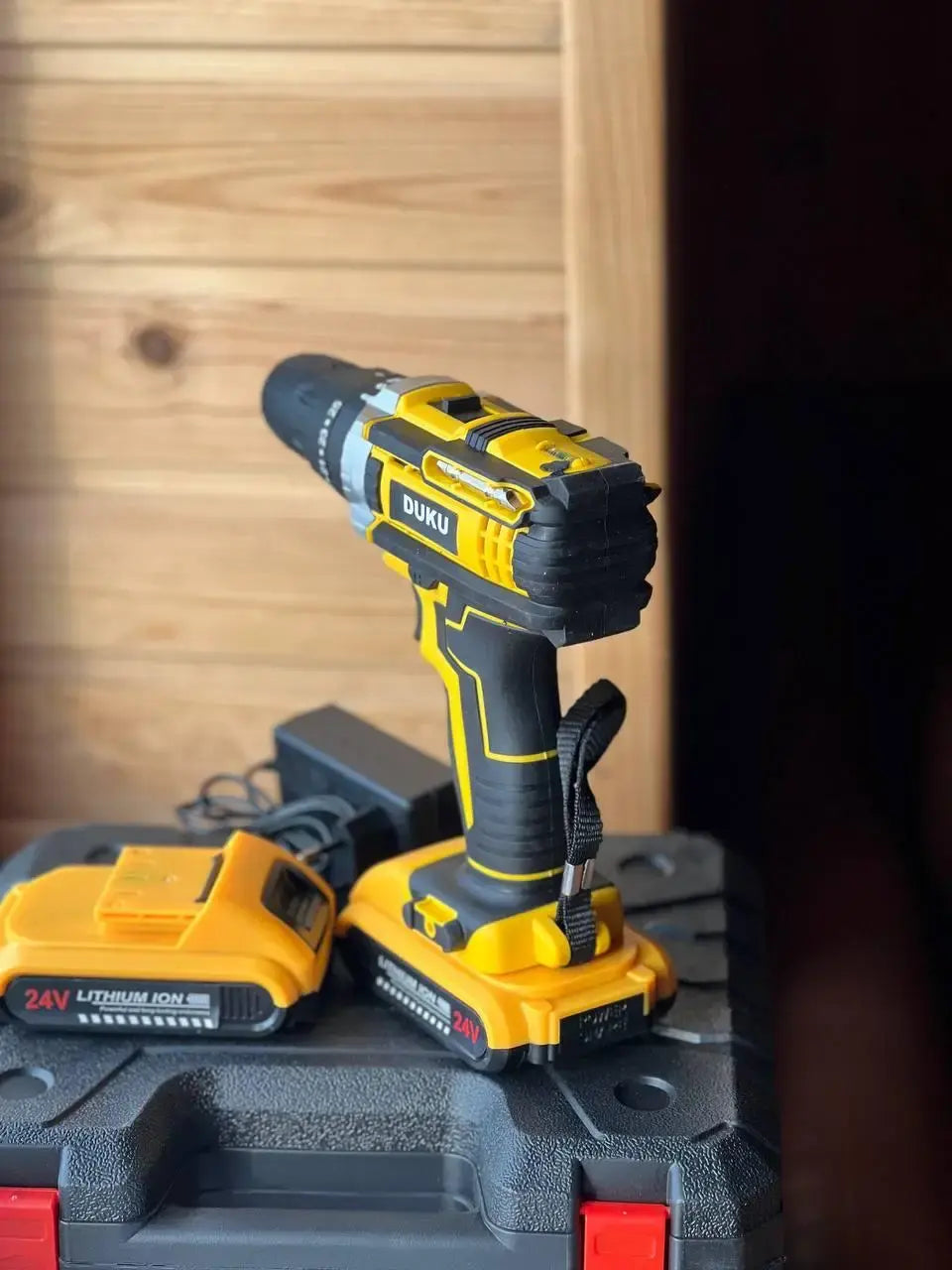 Аккумуляторный дрель шуруповерт 24v 5ah с набором бит сверл и насадками в кейсе с 2-мя акб.