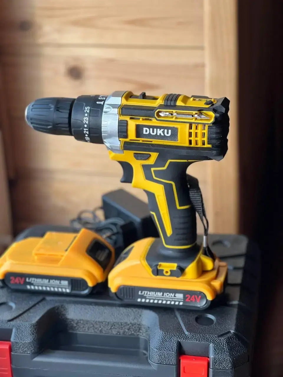 Аккумуляторный дрель шуруповерт 24v 5ah с набором бит сверл и насадками в кейсе с 2-мя акб.