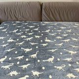 Флисовый полуторный плед 150х100, светящийся в темноте Динозавры серый