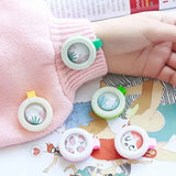 Клипса от комаров Bikit Guard c натуральными экстрактами с полиэтиленовой капсулой.