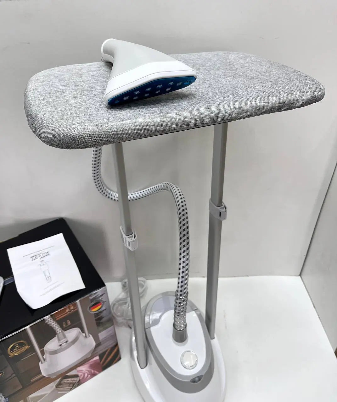 Белый Отпариватель вертикальный для одежды со стойкой Zepline ZP-129 3000W