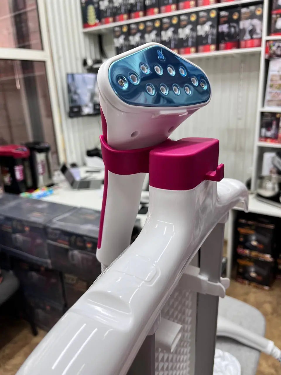 Красный Отпариватель вертикальный для одежды со стойкой Zepline ZP-129 3000W