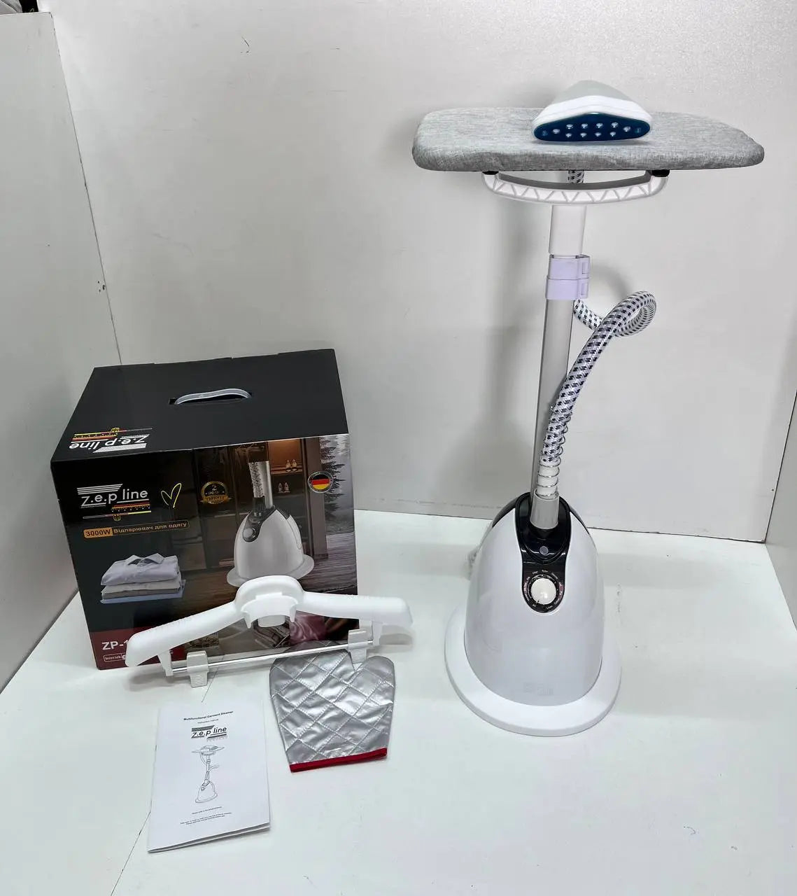 Белый Отпариватель вертикальный для одежды со стойкой Zepline ZP-130 3000W