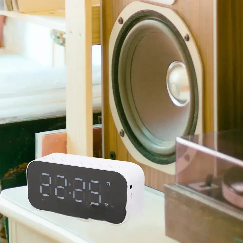 Портативная колонка Bluetooth с часами Q5 BT