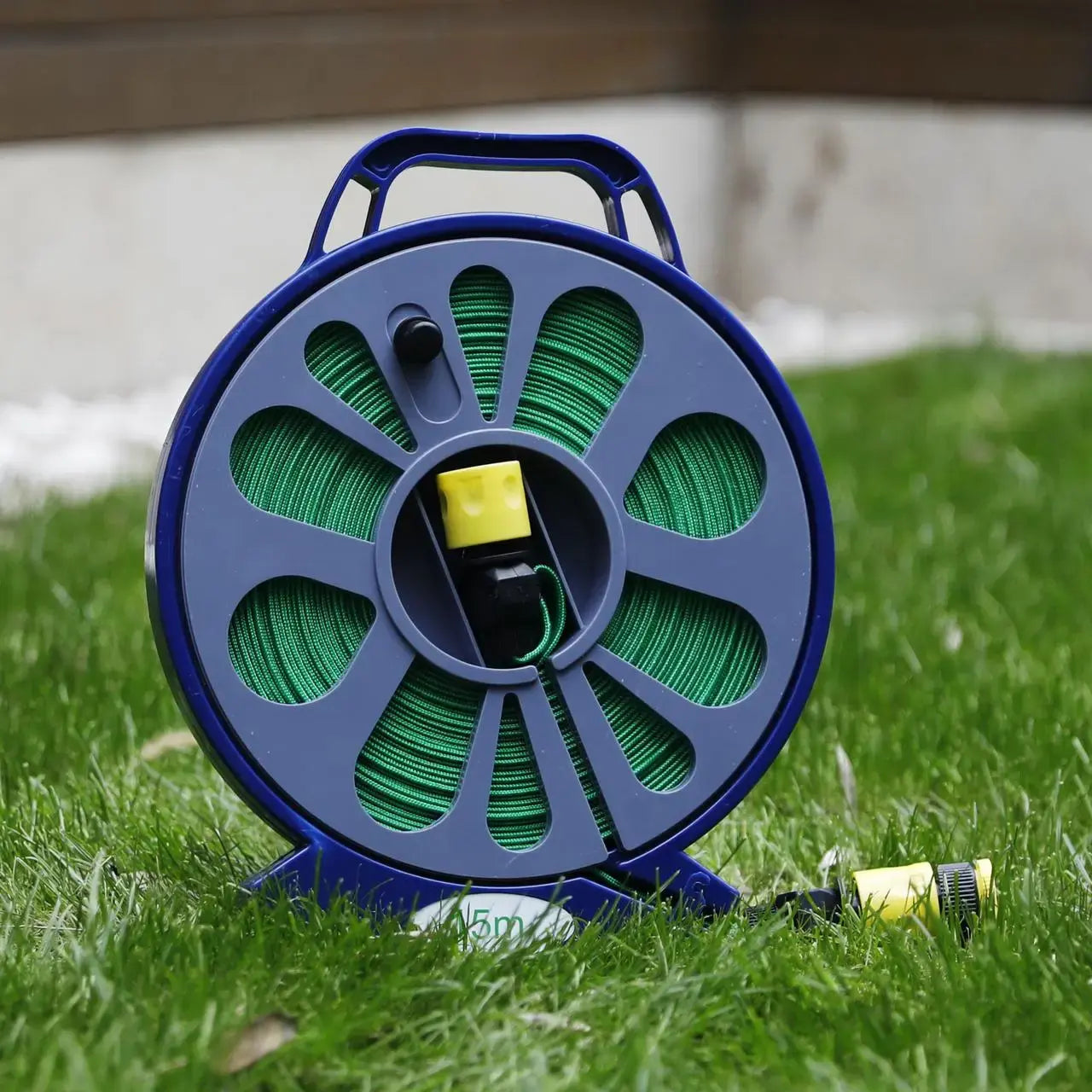 Шланг 15-метровый поливочный с катушкой и распылителем BB-4302 | Поливочный набор