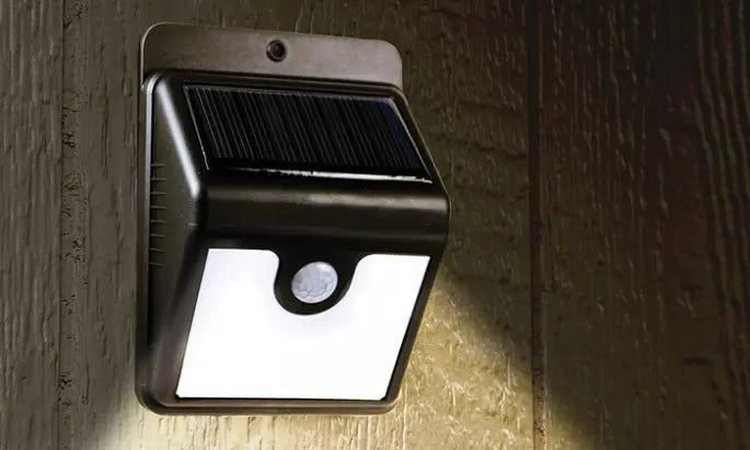 Уличный светильник на солнечной батарее с датчиком движения Ever Brite